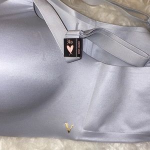 34 D Victoria’s Secret bra